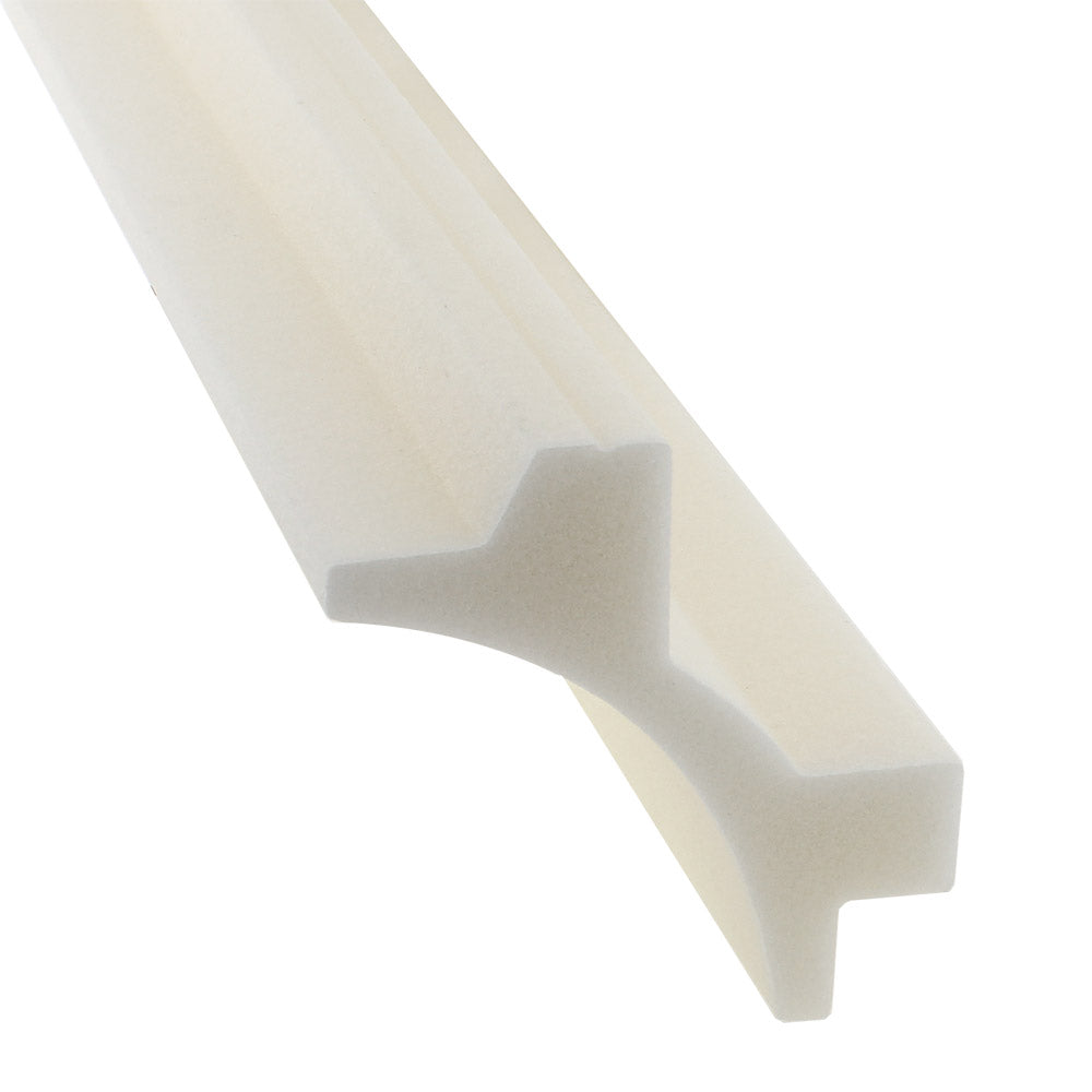 Moldura fabricada en poliestireno extruido diseñada para instalación de iluminación lineal led. La combinación entre los perfiles de aluminio, molduras de poliestireno y tiras led, ofrecen un acabado distinguido a tus proyectos más exigentes.