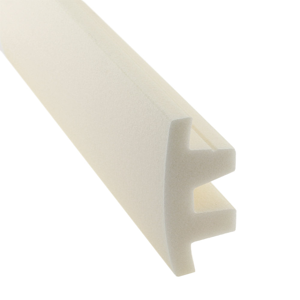 Moldura fabricada en poliestireno extruido diseñada para instalación de iluminación lineal led. La combinación entre los perfiles de aluminio, molduras de poliestireno y tiras led, ofrecen un acabado distinguido a tus proyectos más exigentes.