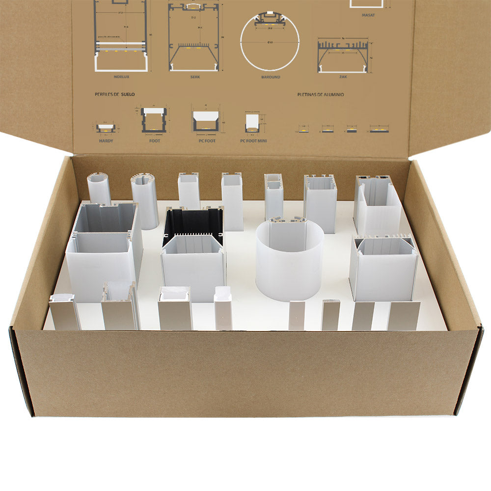 Caja con un amplio muestrario de perfiles de aluminio para la instalación de tiras led. Incluye perfiles para instalación en SUELO, SUSPENDIDOS y PLETINAS. Consíguelo GRATIS por un pedido mínimo de 1.000€ en perfiles.