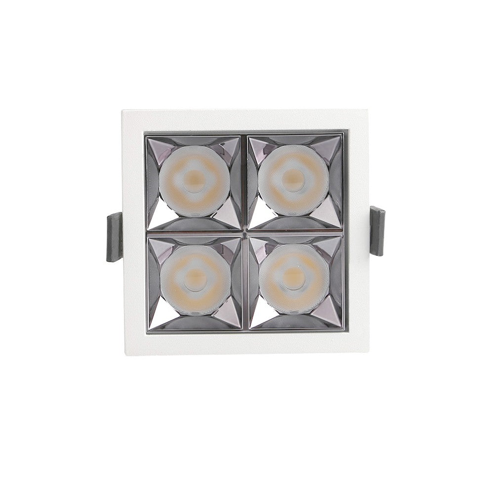 Foco empotrable LED con chip OSRAM SMD5050  de alta potencia y con 20W de potencia. Dispone de factor antideslumbramiento URG 17 y un ángulo de apertura de 24º. Con una iluminación más directa para centrar la luz en puntos específicos. Una iluminación de acentuación elegante y distintiva.