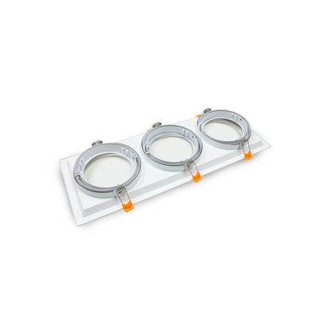 Marco triple empotrable y orientable de acero para lámparas AR111
